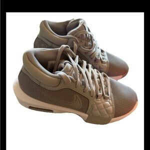 Nike Lebron Witness VIII 8‎ TB Basketball Shoes Mens 7.5 Women’s 9 FB9944 001